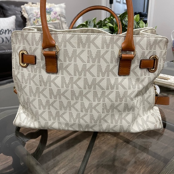 Michael Kors Vanilla and Brown Satchel with matching Wallet - Picture 2 of 11